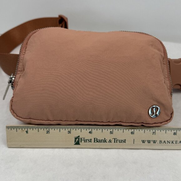 Lululemon Everywhere Belt Bag 1L Crossbody Fanny Pack Coral Pink Pastel One Size - Picture 10 of 12